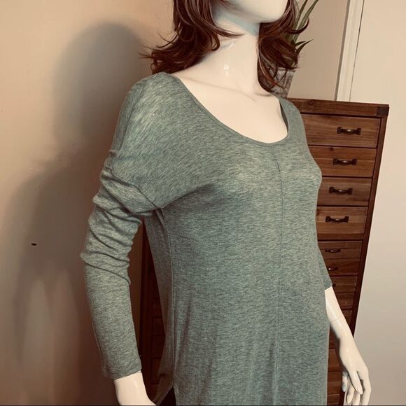 LUCY & LAUREL Sage Green Top size M - Picture 4 of 14